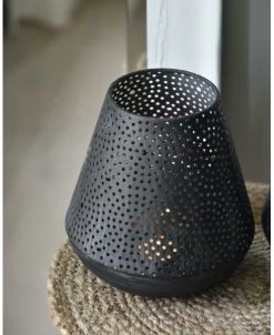 Taps Windlicht Met Ronde Gaatjes In Cirkel Patroon