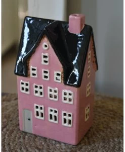 Theelicht Pakhuis Nyhavn Roze Met Zwart Dak, IB Laursen