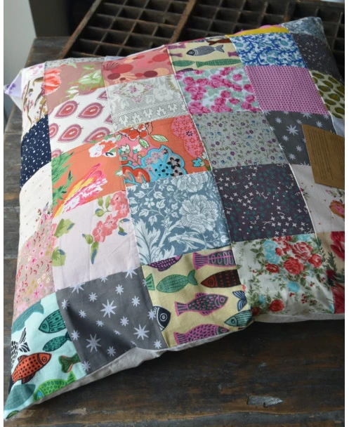 Unieke Lapjes Jubileum Kussenhoes Van IB Laursen, 50 Jaar 3 Unieke Lapjes Jubileum Kussenhoes Van IB Laursen, 50 Jaar