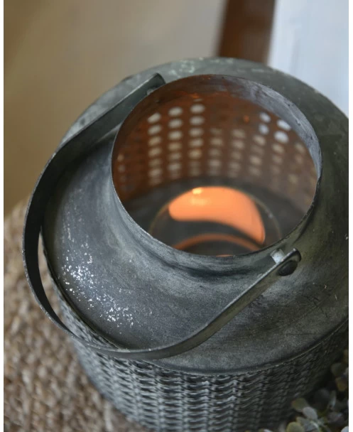 Windlicht Met Hengsel Van Metaal Met Geweven Gaatjes Patroon 5 Windlicht Met Hengsel Van Metaal Met Geweven Gaatjes Patroon - Afbeelding 3