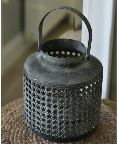 Windlicht Met Hengsel Van Metaal Met Geweven Gaatjes Patroon 6 Windlicht Met Hengsel Van Metaal Met Geweven Gaatjes Patroon - Afbeelding 4