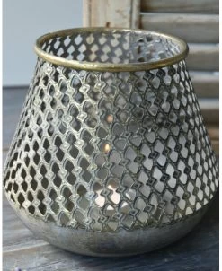 Sfeervol Windlicht Met Mooi Gaatjes Patroon En Poeder Goud Accenten