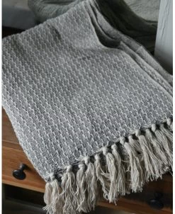 Woonkleed Sprei In Gebroken Wit Met Zacht Blauw/grijs, IB Laursen 13 Woonkleed Sprei In Gebroken Wit Met Zacht Blauw/grijs, IB Laursen -Kortingswinkel voor woondecoratie woonkleed sprei in gebroken wit met zacht blauwgrijs ib laursen 5