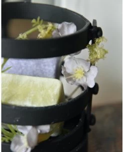 Zwarte Metalen Houder Met Amber Blokjes Lavendel En Jasmijn 11 Zwarte Metalen Houder Met Amber Blokjes Lavendel En Jasmijn -Kortingswinkel voor woondecoratie zwarte metalen houder met amber blokjes lavendel en jasmijn 2